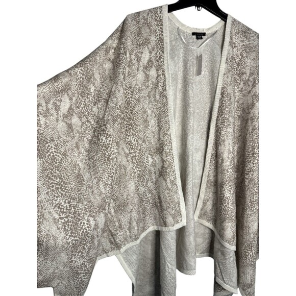 Ann Taylor Animal Print Poncho One Size Cream Brown Open Front Lightweight Wrap - Picture 3 of 9